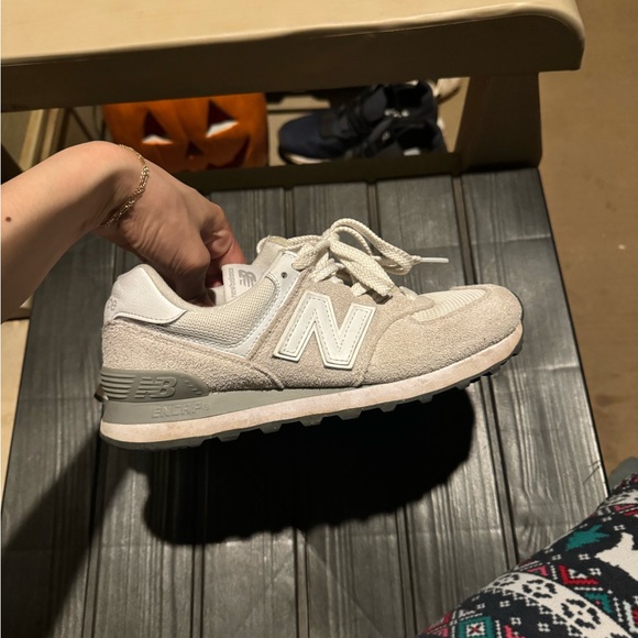 New balance 574 beige. Worn few times - Picture 4 of 4